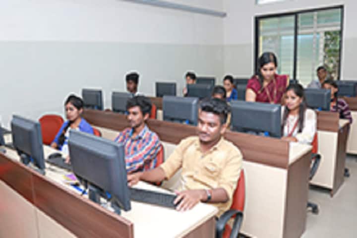 Seshadripuram First Grade College campus in Bangalore, Karnataka, India — photo 3