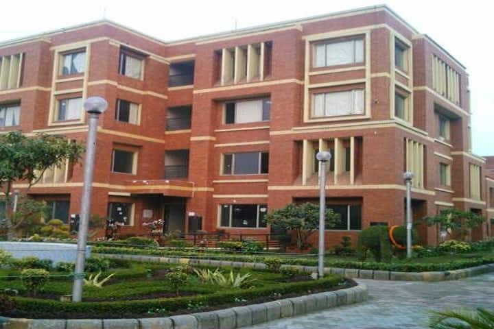 Vivekananda College campus in New Delhi, Delhi, India — photo 1