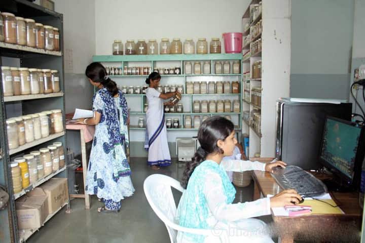 Bharati Vidyapeeth Deemed University College of Ayurved campus in Pune, Maharashtra, India — photo 5