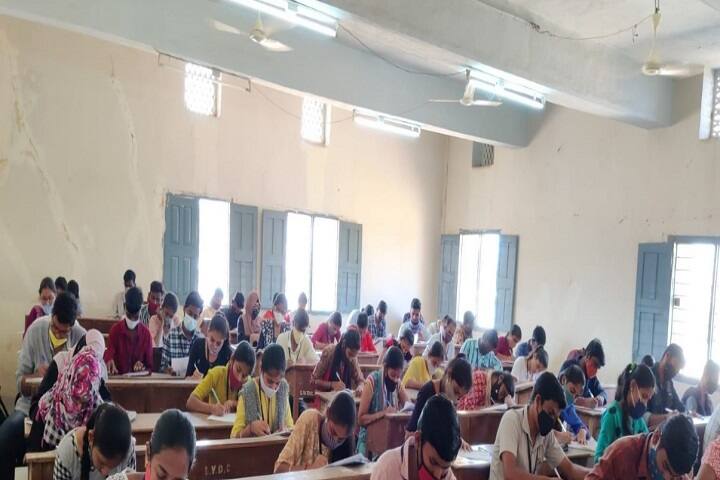 Laxmi Venkatesh Desai College campus in Raichur, Karnataka, India — photo 4