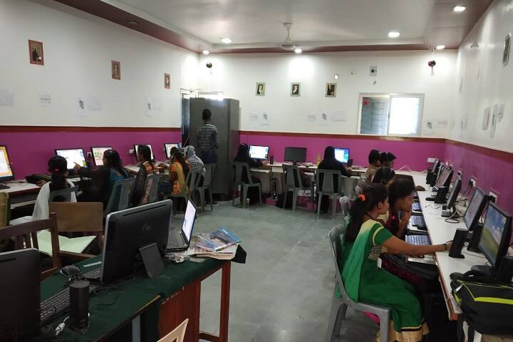 Laxmi Venkatesh Desai College campus in Raichur, Karnataka, India — photo 5