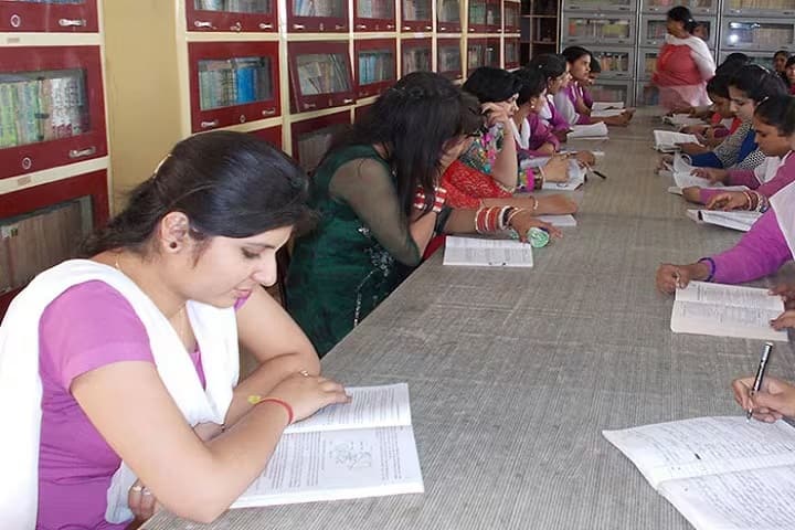 Deen Dayal PG College campus in Muzaffarnagar, Uttar Pradesh, India — photo 2