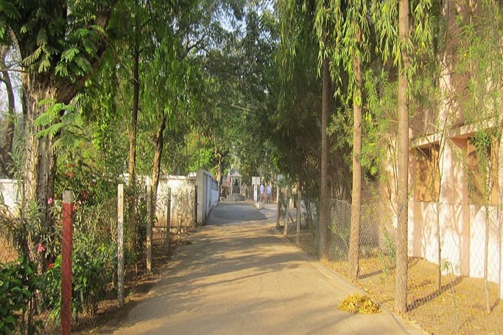 Uni Trust Surajba Mahila Arts College campus in Nadiad, Gujarat, India — photo 2