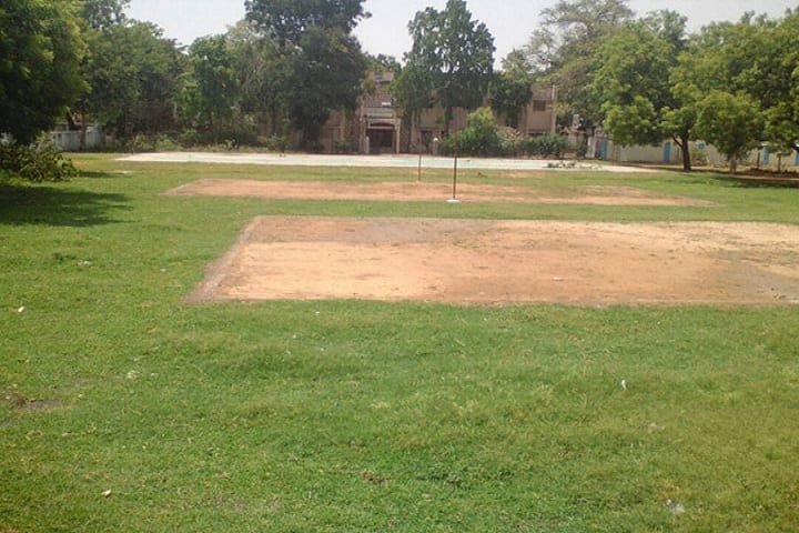 Uni Trust Surajba Mahila Arts College campus in Nadiad, Gujarat, India — photo 3