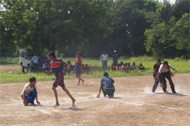 Uni Trust Surajba Mahila Arts College campus in Nadiad, Gujarat, India — photo 4