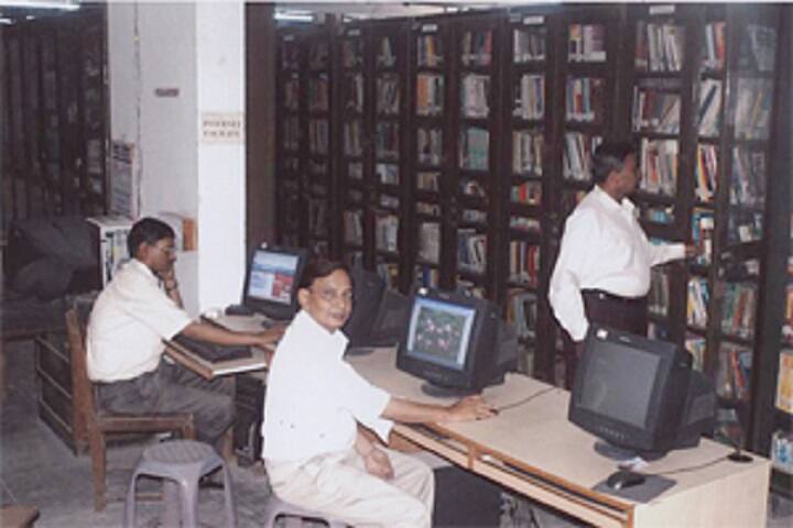 Prin MC Shah Commerce College campus in Ahmedabad, Gujarat, India — photo 5