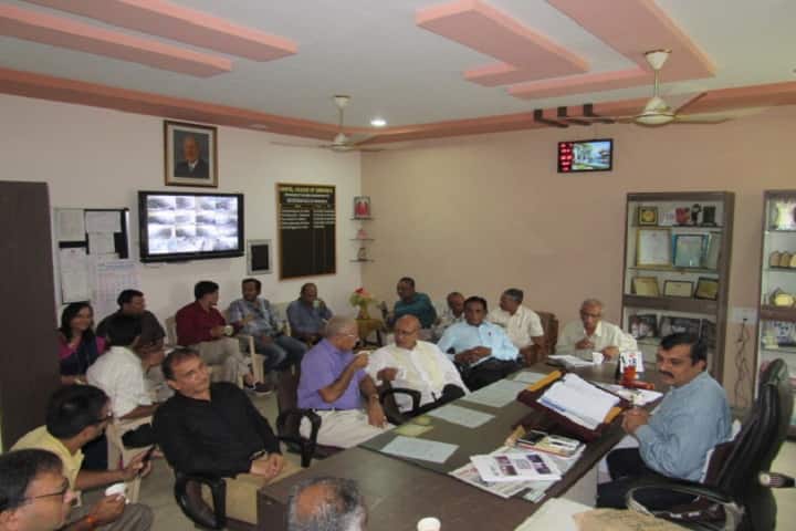 Shri IV Patel College of Commerce campus in Nadiad, Gujarat, India — photo 3