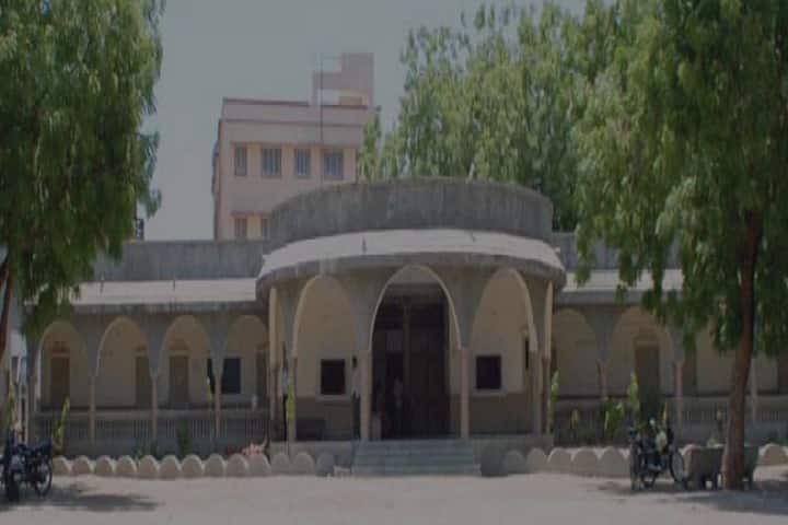 Smt PNR Shah Mahila Arts and Commerce College campus in Bhavnagar, Gujarat, India — photo 1