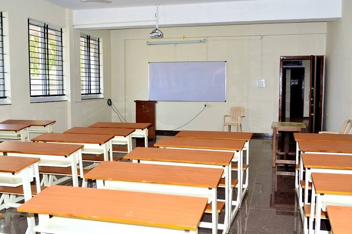 Dr Sarojini Shintri College of BCA and BBA campus in Dharwad, Karnataka, India — photo 2