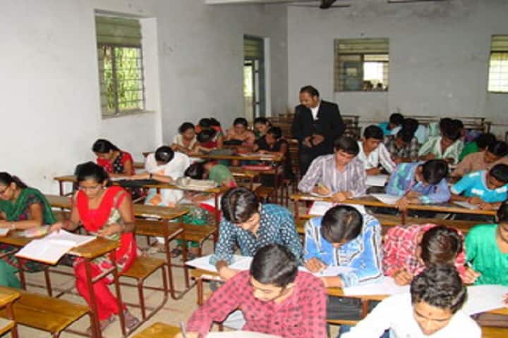 MB Arts and Commerce College campus in Gondal, Gujarat, India — photo 4
