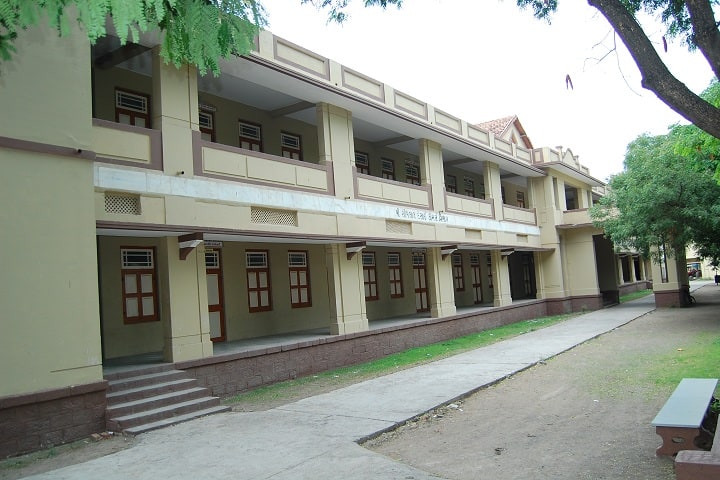 Shri GK and CK Bosamia Arts and Commerce college campus in Jetpur, Gujarat, India — photo 1
