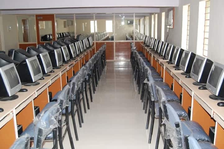 Shri GK and CK Bosamia Arts and Commerce college campus in Jetpur, Gujarat, India — photo 3