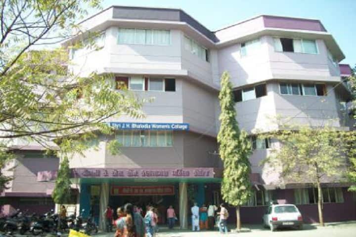 Smt KSN Kansagara Mahila College campus in Rajkot, Gujarat, India — photo 1