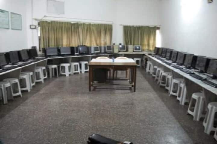 Smt KSN Kansagara Mahila College campus in Rajkot, Gujarat, India — photo 2