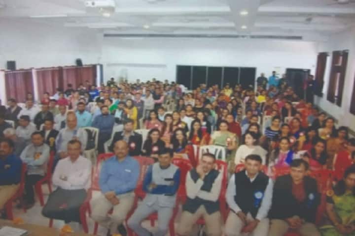 Smt KSN Kansagara Mahila College campus in Rajkot, Gujarat, India — photo 4