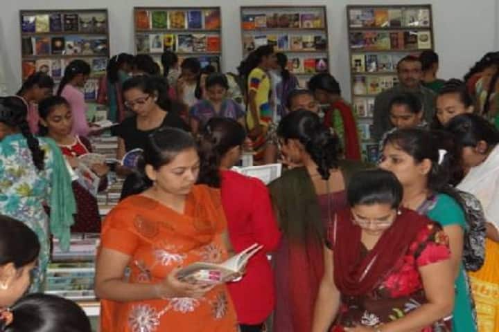 Smt KSN Kansagara Mahila College campus in Rajkot, Gujarat, India — photo 5