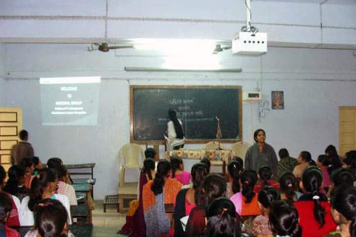 Navyug Arts College campus in Surat, Gujarat, India — photo 2