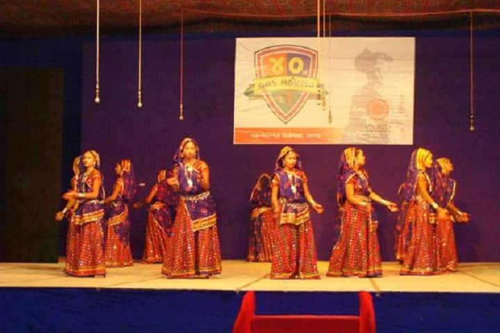 Navyug Arts College campus in Surat, Gujarat, India — photo 3