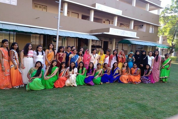 AV Patel Commerce College campus in Navsari, Gujarat, India — photo 2