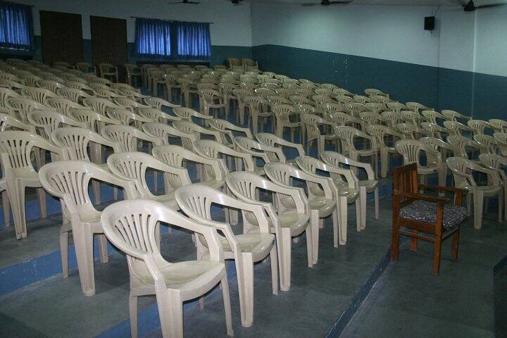 Shree JD Gabani Commerce and Shree Swami Atmanand Saraswati College of Management campus in Surat, Gujarat, India — photo 2