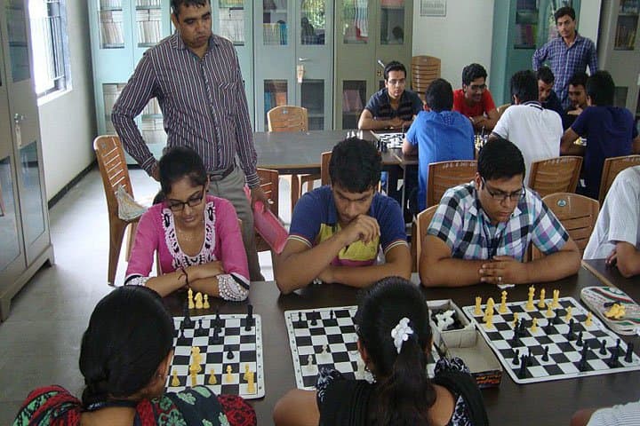 Shree JD Gabani Commerce and Shree Swami Atmanand Saraswati College of Management campus in Surat, Gujarat, India — photo 4