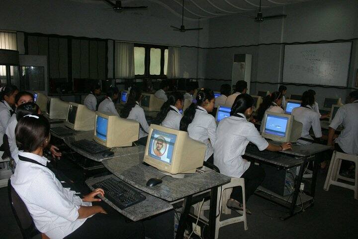Shree JD Gabani Commerce and Shree Swami Atmanand Saraswati College of Management campus in Surat, Gujarat, India — photo 5