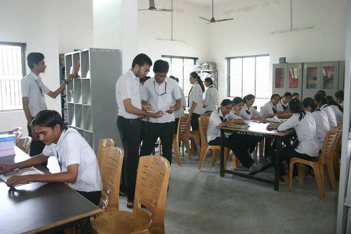 Shree JD Gabani Commerce and Shree Swami Atmanand Saraswati College of Management campus in Surat, Gujarat, India — photo 6