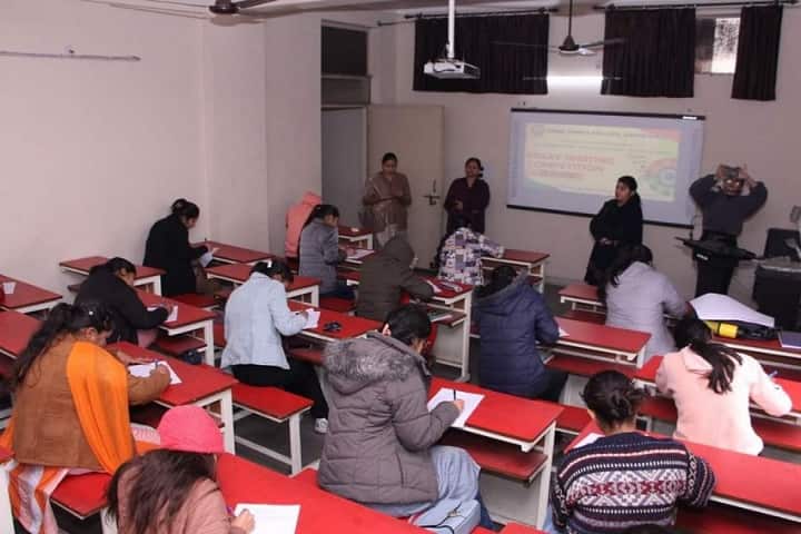 Hindu Kanya College campus in Kapurthala, Punjab, India — photo 2