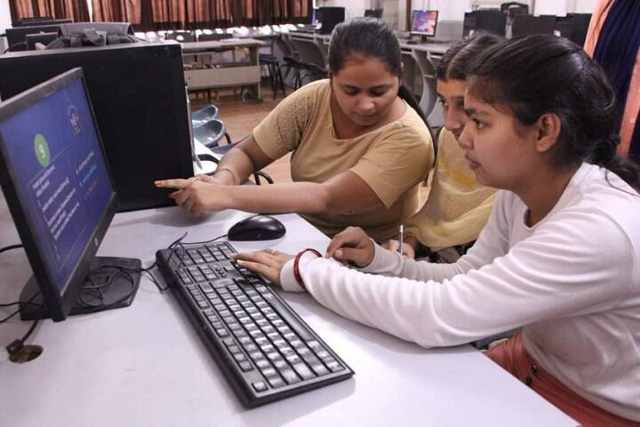 Hindu Kanya College campus in Kapurthala, Punjab, India — photo 4