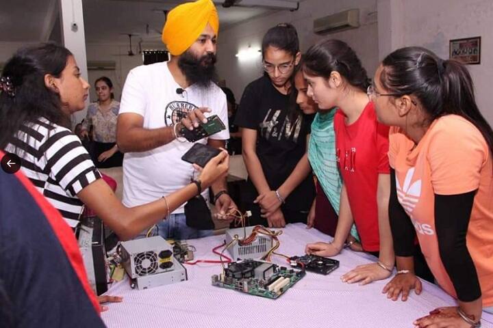 Hindu Kanya College campus in Kapurthala, Punjab, India — photo 5