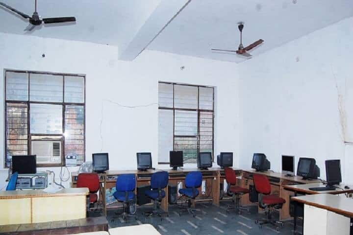 Raj Kumar Goel Girls Degree College campus in Garhmukteshwar, Uttar Pradesh, India — photo 3