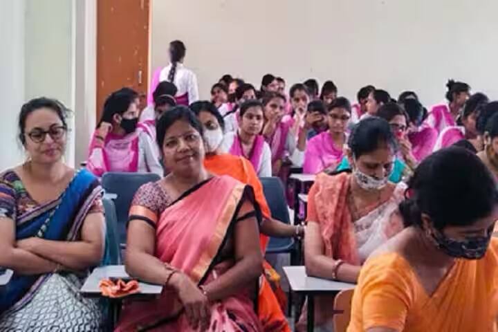 Tarachand Vedic Putri Degree College campus in Muzaffarnagar, Uttar Pradesh, India — photo 3