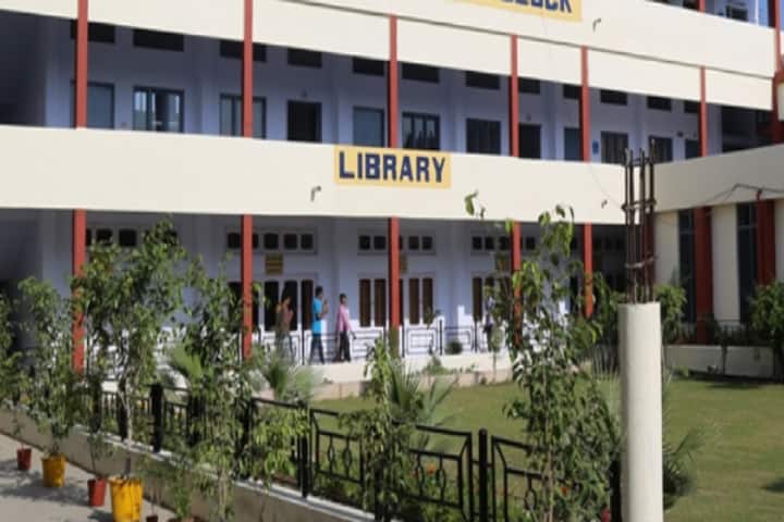 Guru Nanak Khalsa College campus in Karnal, Haryana, India — photo 3