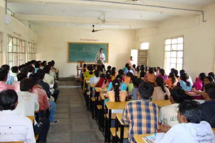 C and SH Desai Arts and LKL Doshi Commerce College campus in Balasinor, Gujarat, India — photo 2