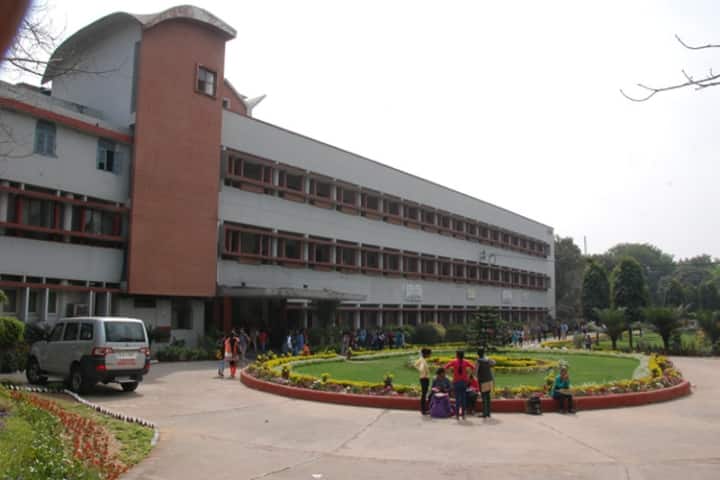 Janki Devi Memorial College campus in New Delhi, Delhi, India — photo 1
