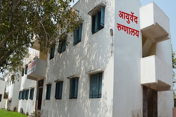 KVTR Ayurved College campus in Boradi, Maharashtra, India — photo 1