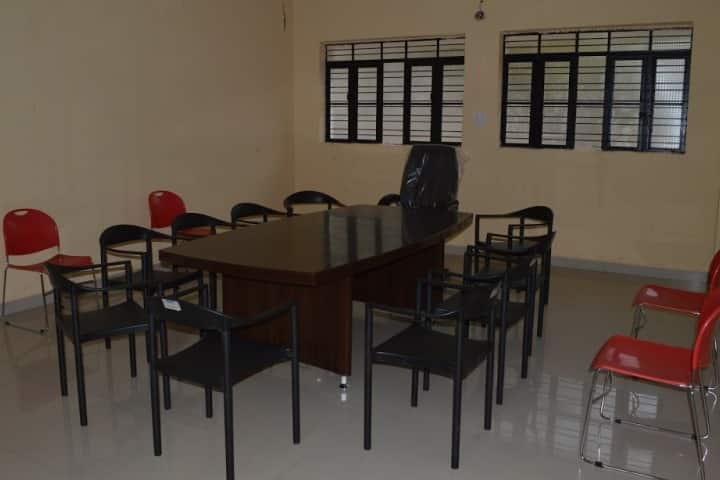 KVTR Ayurved College campus in Boradi, Maharashtra, India — photo 4