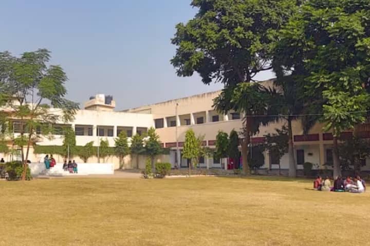Guru Nanak Khalsa Girls College campus in Jalandhar, Punjab, India — photo 1