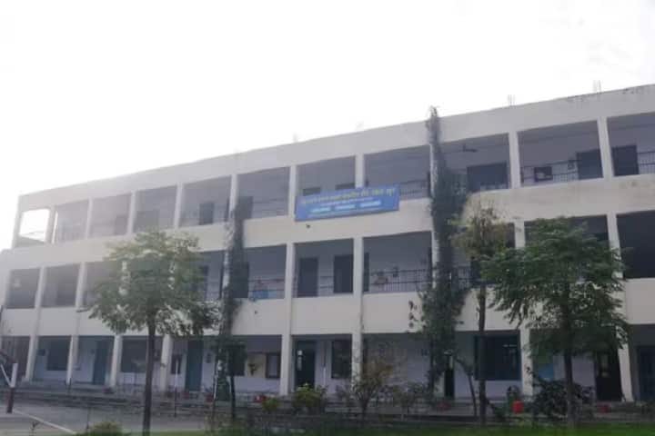 Guru Nanak Khalsa Girls College campus in Jalandhar, Punjab, India — photo 3
