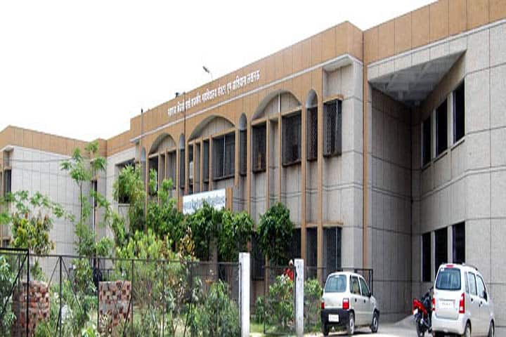 Maharaja Bijli Pasi Government PG College campus in Lucknow, Uttar Pradesh, India — photo 1