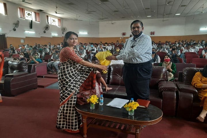 Maharaja Bijli Pasi Government PG College campus in Lucknow, Uttar Pradesh, India — photo 4