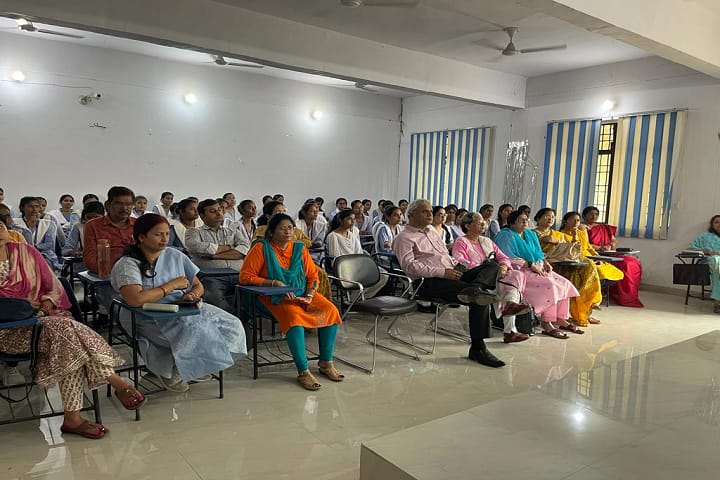 Pt Deen Dayal Upadhyay Government Girls PG College campus in Lucknow, Uttar Pradesh, India — photo 5
