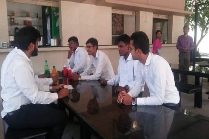 Saveetha School of Law campus in Poonamallee, Tamil Nadu, India — photo 3