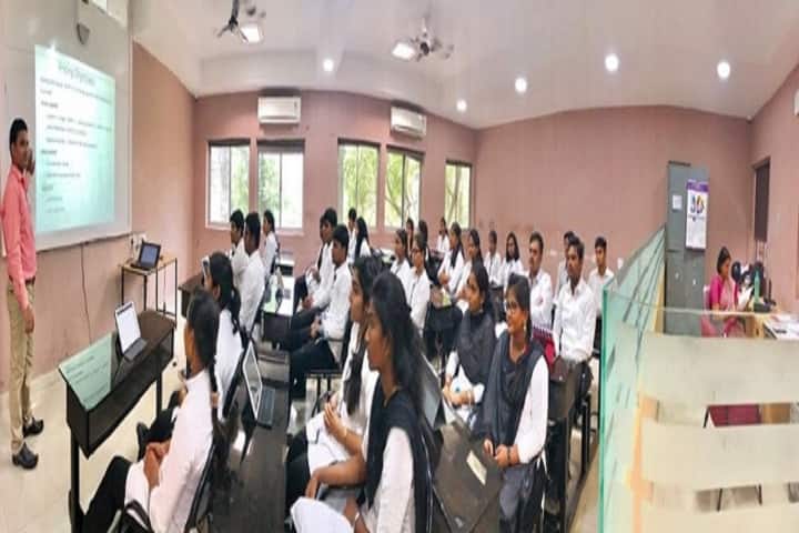 Saveetha School of Law campus in Poonamallee, Tamil Nadu, India — photo 4