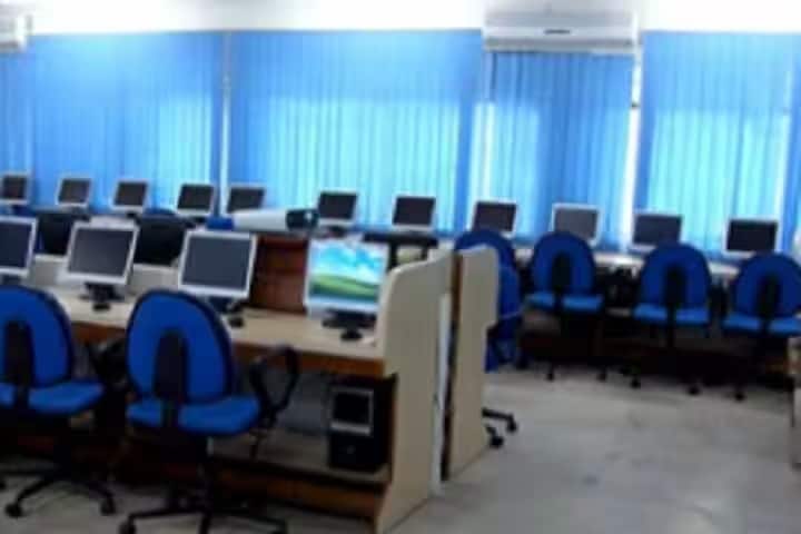 Mahalakshmi College For Girls campus in Ghaziabad, Uttar Pradesh, India — photo 3