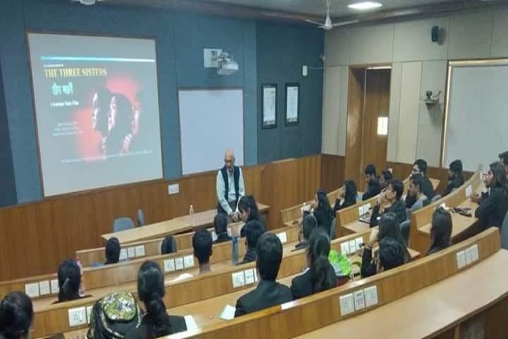 Institute of Law campus in Ahmedabad, Gujarat, India — photo 3