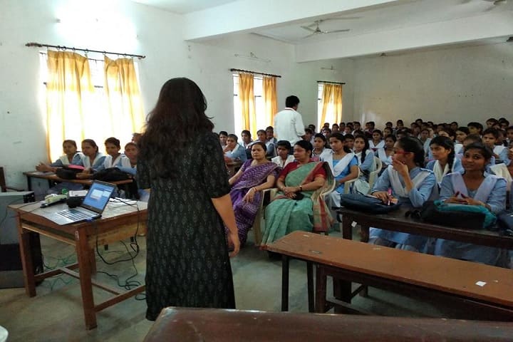 AP Sen Memorial Girls PG College campus in Lucknow, Uttar Pradesh, India — photo 5