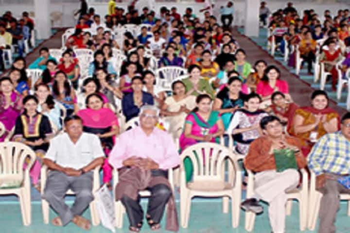 Shah NH Commerce College campus in Valsad, Gujarat, India — photo 1
