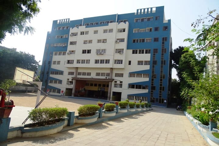 JG College of Commerce campus in Ahmedabad, Gujarat, India — photo 2