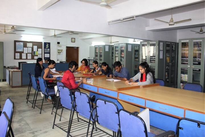 JG College of Commerce campus in Ahmedabad, Gujarat, India — photo 3
